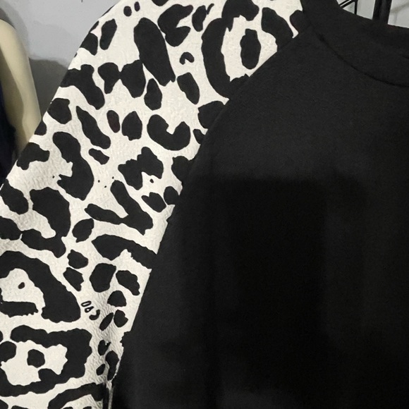 2piece set from Shein curve. Ideal for shopping or a casual day out - Picture 7 of 8